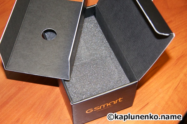 Gsmart G1342 – поролон в нижней секции Gsmart G1342 – нижняя секция кроме картона дополнительно покрыта поролоном